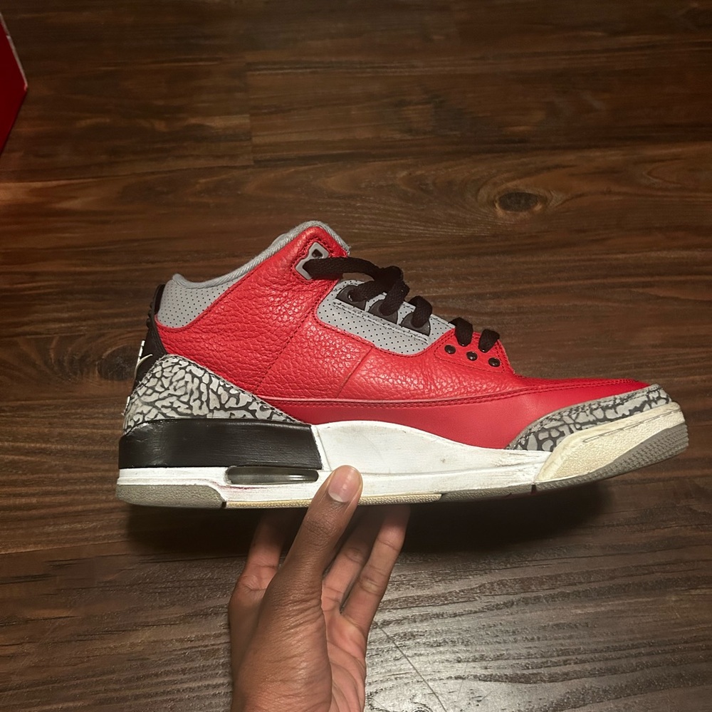 Red Jordan 3